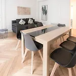 Spacious And Bright Apt At The Arc De Triomphe