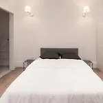 Spacious And Bright Apt At The Arc De Triomphe